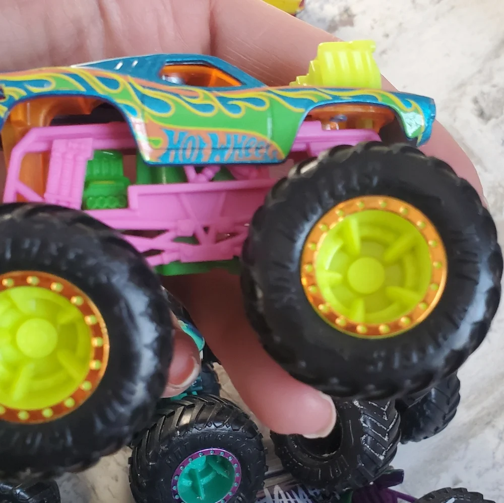 Hot Wheels Assorted Monster Truck Toys - 7 Pc Multicolor